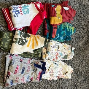 4T boys pajamas. 7 sets of pajamas. 1 set is short sleeve. 6 sets long sleeve.